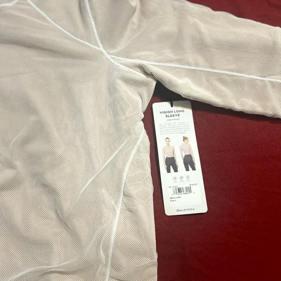 ALO Yoga White Long Sleeve Crop Top - Picture 2 of 5